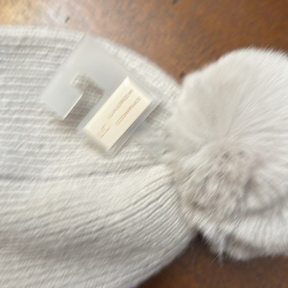Lauren Conrad Hat Beanie Fuzz Ball Beanie Hat Winter Cold LC Grey - Picture 4 of 9